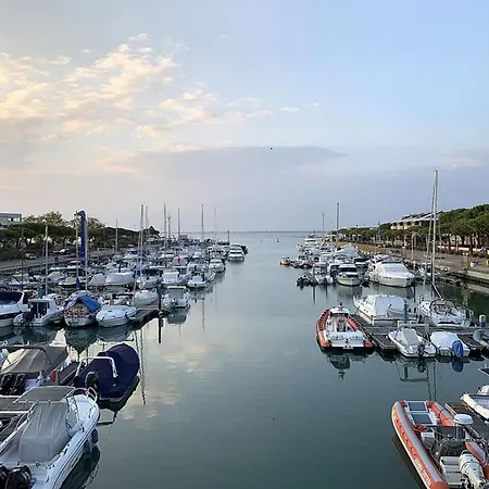 Stylish Flat In Piazza Fontana Lignano Sabbiadoro